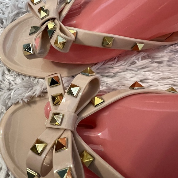 Valentino style Studded Bow Flip Flops in Cream Size 39 - Picture 3 of 4